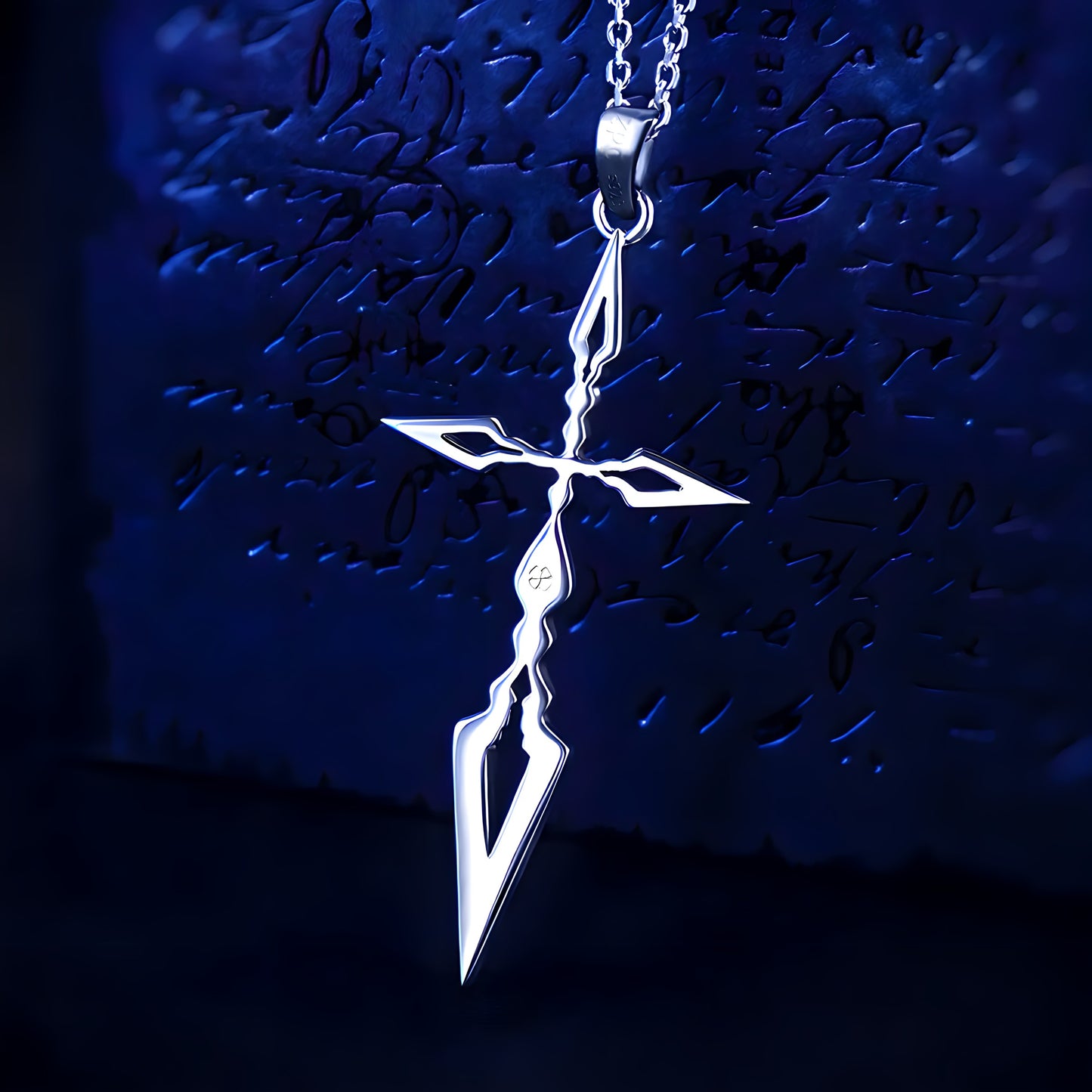 ALTRIA PENDRAGON PENDANT