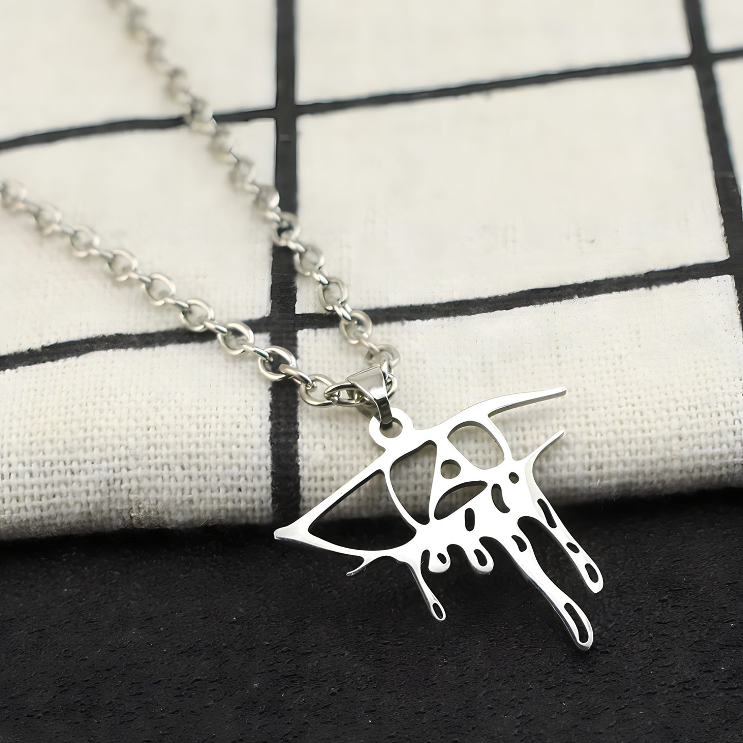 BLEEDING SHARINGAN PENDANT