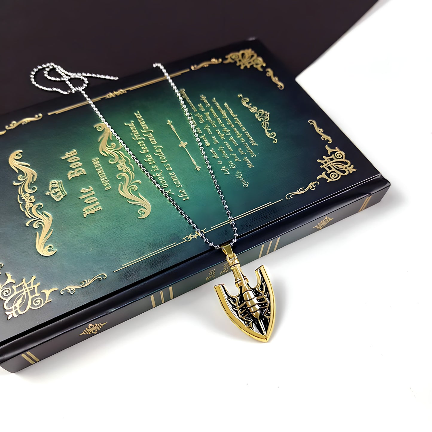 REQUIEM ARROW PENDANT